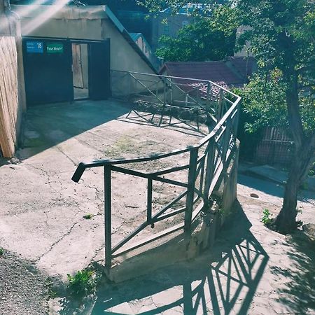 Your Hostel Tbilisi Bagian luar foto